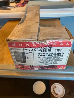 L4017B 1194 NOS