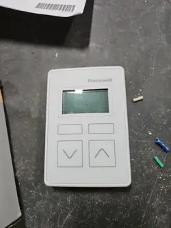 (BRAND NEW) HONEYWELL TR42-H-CO2 TEMP, HUMIDITY, CO2 CONTROLLER
