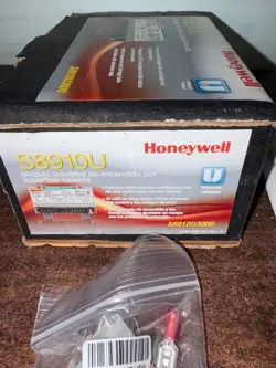 NEW HONEYWELL S8910U3000 UNIVERSAL SURFACE IGNITION MODULE  B370