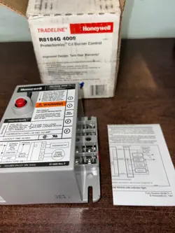 NEW HONEYWELL R8184G4009 PROTECTORELAY OIL BURNER CONTROL    . B372