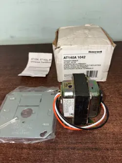 NEW HONEYWELL AT140A1042 TRANSFORMER  . B371