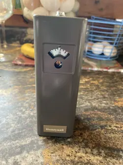 HONEYWELL AQUASTAT. L4006B