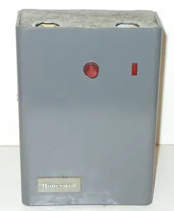 HONEYWELL AQUASTAT PROTECTO RELAY R8182D 1004