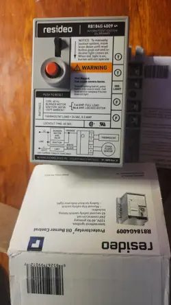 NEW IN BOX HONEYWELL / RESIDEO  R8184G4009 PROTECTORELAY OIL BURNER CONTROL