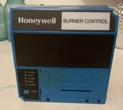 HONEYWELL RM7800L1087 BURNER CONTROL - USED AS A SPARE / LIGHTLY USED!