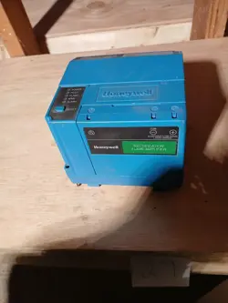 HONEYWELL RM7895A1048 BURNER CONTROL FLAME AMPLIFIER MODULE WORKING