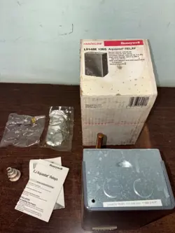 NEW HONEYWELL L8148E1265 AQUASTAT RELAY     S1