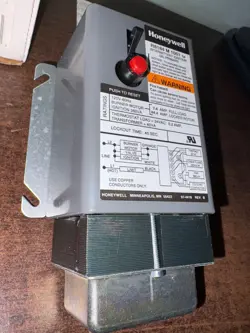 NEW HONEYWELL R8184M1051