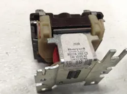 USED HONEYWELL R8222A 1002 RELAY