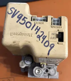 FURNACE GAS VALVE SV9501H2409 (RA)