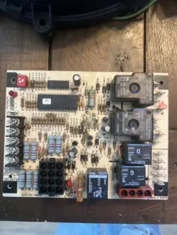 HONEYWELL 031-01933-000 LENNOX 1012-83-9651B FURNACE CONTROL CIRCUIT BOARD