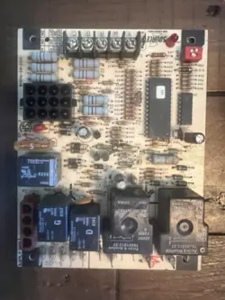 HONEYWELL 031-01933-000 LENNOX 1012-83-9651B FURNACE CONTROL CIRCUIT BOARD