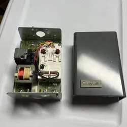 HONEYWELL L8124 A 1015 2  1036  TRIPLE AQUASTAT RELAY BURNER CONTROL