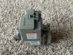 LENNOX 93M81 / 100365-02 HONEYWELL VR8205S2254 FURNACE IGNITION GAS VALVE