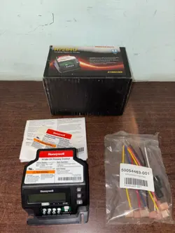 NEW HONEYWELL R7284U1004 UNIVERSAL DIGITAL OIL PRIMARY      S1