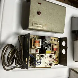 HONEYWELL R8182H J COMBINATION PROTECTORELAY AQUASTAT 