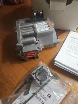 HONEYWELL VR8200A2132 PILOT GAS VALVE - GRAY