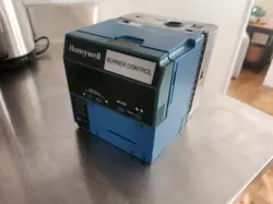 HONEYWELL  RM7840 L 1018 BURNER CONTROL UNIT