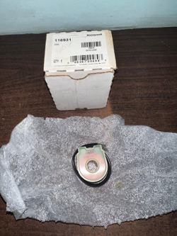 NEW HONEYWELL 116931 REPLACEMENT 120 VOLT COIL FOR V48A    B316