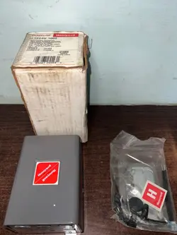 NEW HONEYWELL L7224U1002 ELECTRONIC OIL AQUASTAT  S4