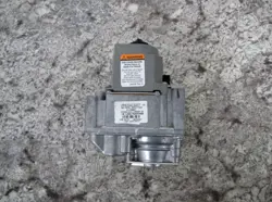 BURNHAM HONEYWELL 109620-01 VR8204C3007 BOILER GAS VALVE USED FREE SHIPPING
