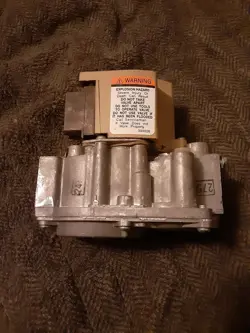 GAS VALVE VR8205M