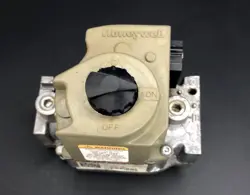 LENNOX HONEYWELL VR8205S2262 60M1601 60M16 FURNACE GAS VALVE WORKS GREAT (14)