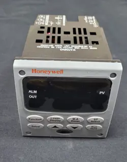 HONEYWELL DC2500-EE-0000-200-00000-E0-0 TEMPERATURE CONTROLLER