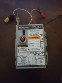 HONEYWELL R8184G-4009 INTERNATIONAL OIL BURNER CONTROL