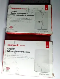 LOT OF 2- HONEYWELL C7189R1004 WIRELESS INDOOR AIR SENSOR