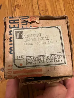 MINNEAPOLIS HONEYWELL VINTAGE AQUASTAT MODEL LA409B1X0A1 NEW OLD STOCK