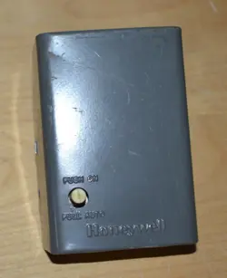 HONEYWELL L4064D1002 COMBINATION FAN & LIMIT CONTROL  1 1/2