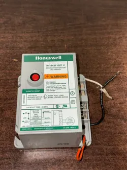 USED HONEYWELL R4184D1027 INTERMITTENT IGNITION OIL PRIMARY . S1