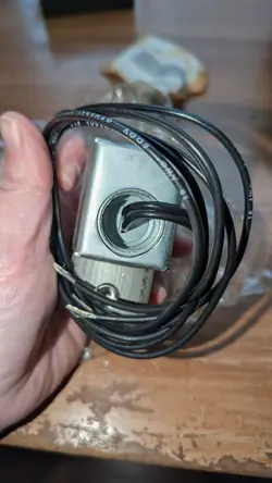 V4046
