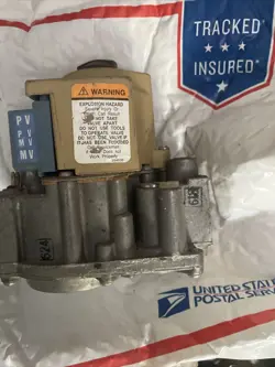 USED HONEYWELL FURNACE GAS CONTROL VALVE P/N: VR8204H 1097 FREE SHIPPING