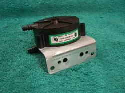 YORK LUXAIRE 024-27638-001 OEM AIR PRESSURE SWITCH MPL-9300-1.10-DEACT-N/O