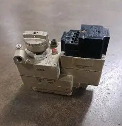 V8280A 1005 HONEYWELL V8280A1005 GAS VALVE 1/2 P.S.I.