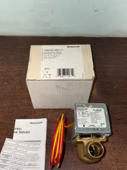NEW HONEYWELL V8043E1061/U MOTORIZED VALVE .B371