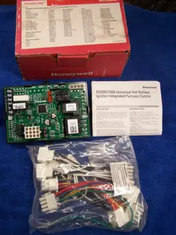 NEW HONEYWELL S9200U1000 UNIVERSAL IGNITION CONTROL REPLACES DOZENS OF BOARDS