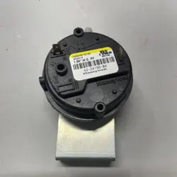 PRESSURE SWITCH HONEYWELL  IS20332-5155 1.50” W.C. PF
