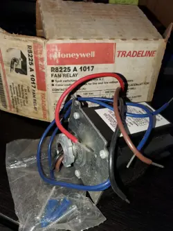 HONEYWELL R8225A1017 FAN RELAY 24V NEW HVAC CONTROL GE 3AAR4F R8168 129AR 