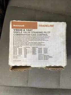 HONEYWELL VS820 A 1047 SINGLE VALVE STANDING PILOT COMBO GAS CONTROL