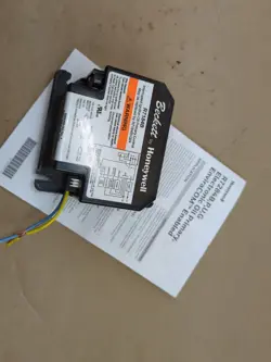 HONEYWELL R7184B PRIMARY CONTROL FOR OIL BURNER R7184B1032