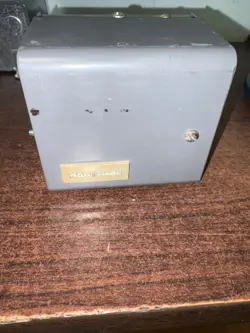 NEW HONEYWELL L4103A1100  DUAL AQUASTAT  B383