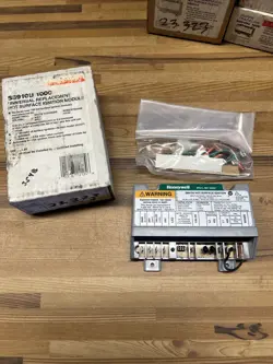 NEW IN BOX HONEYWELL IGNITION MODULE S8910U 1000