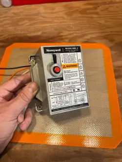 HONEYWELL R8184G 4009 OIL BURNER CONTROLLER