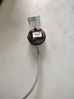 USED HONEYWELL IS20213-5216/1013529 VENT PRESSURE SWITCH 0.59