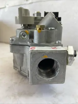 RAYPAK 007667F GAS VALVE HONEYWELL ORIGINAL REPLACEMENT PART ROBERT SHAW 601605