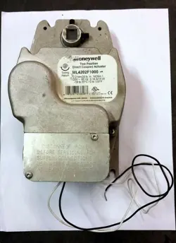 HONEYWELL ML4120F 1006 TWO POSITION DIRECT COUPLED ACTUATOR LOT OF 4