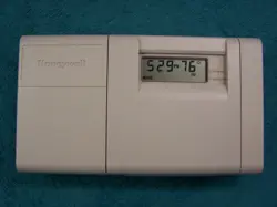 HONEYWELL CT3200A1001 5-2 DAY PROGRAMABLE THERMOSTAT 